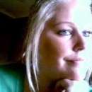 Naughty Bee Wants to Play in Live Sex Chat